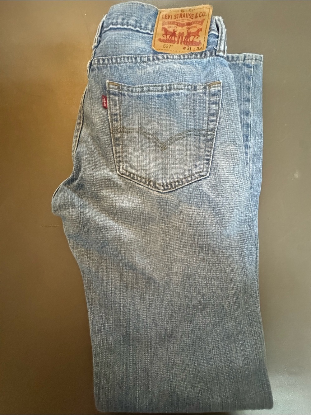 Levi's Men's Light Wash Straight Jeans - Classic Blue Denim